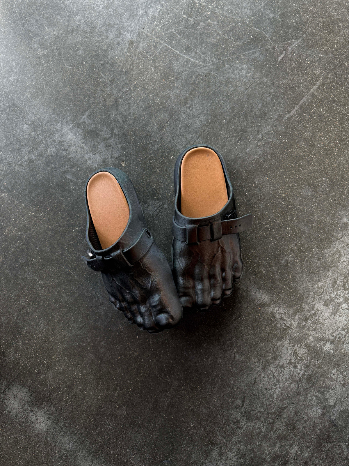 FOOT CLOGS