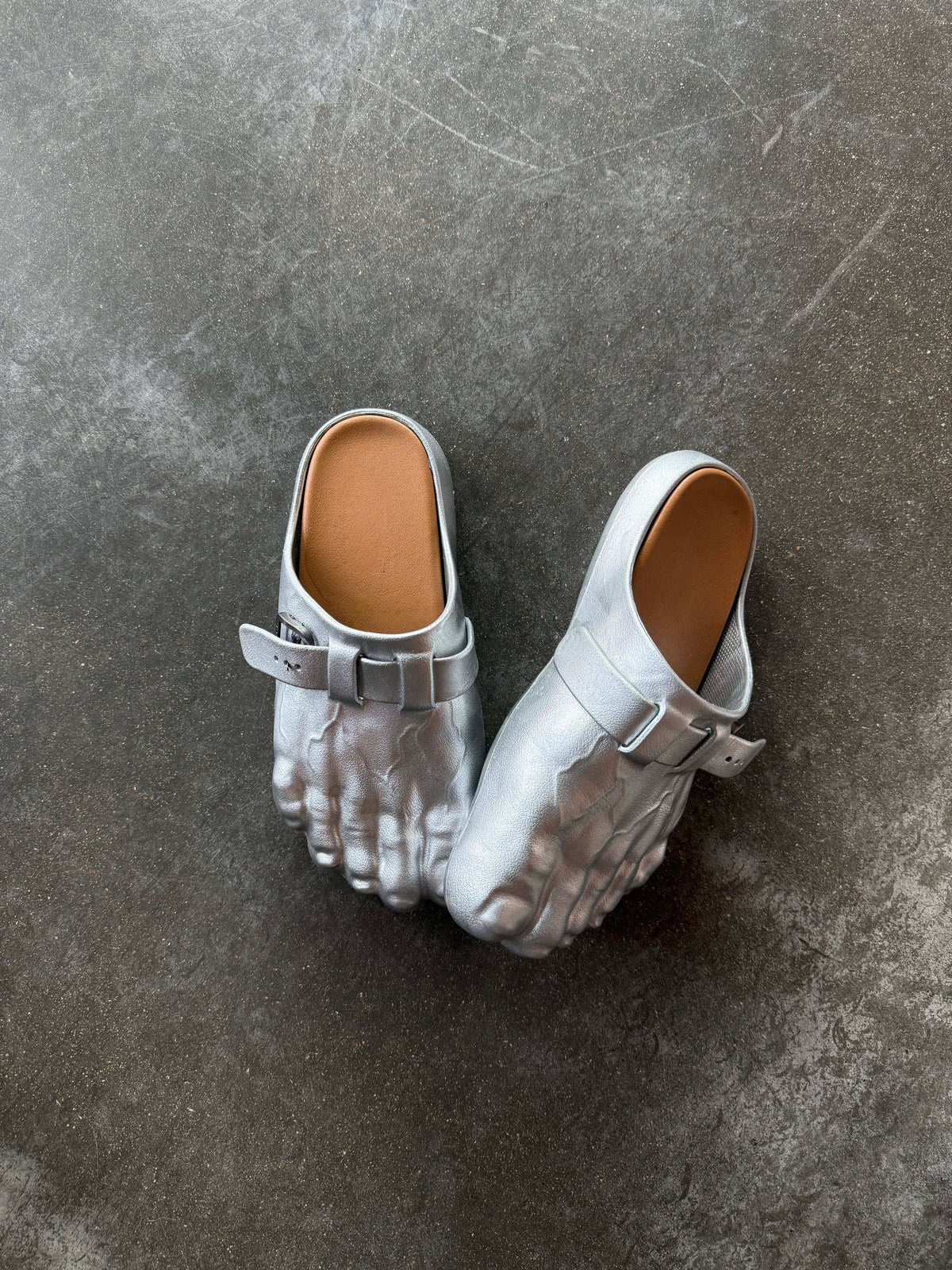FOOT CLOGS