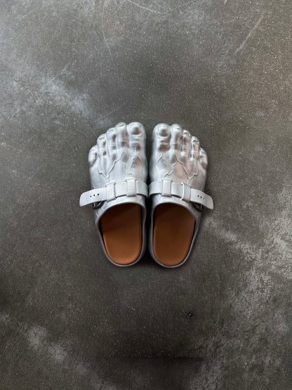FOOT CLOGS