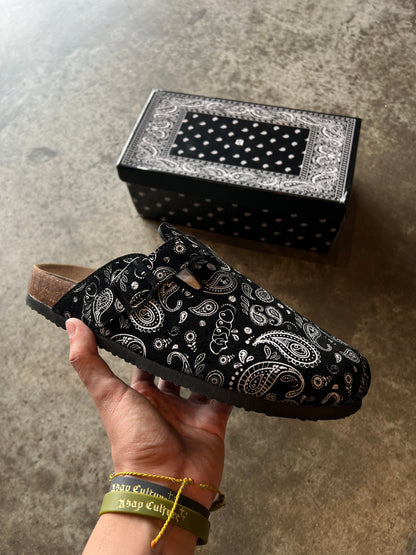 BLACK MF CLOGS